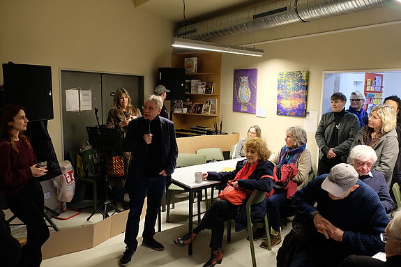 Nachbarinnen und Nachbarn aus dem Wassertorkiez feiern das 25-jährige Jubiläum des Zentrums Gitschiner 15.