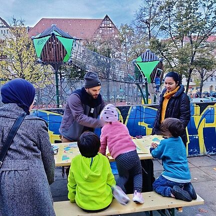 Auf dem Boddinspielplatz kann jeden Dienstag etwas Neues gebastelt werden. (Bild: Birgit Leiß)