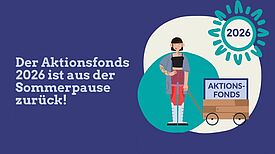 Grafik mit dem Text „Der Aktionsfonds 2026 ist aus der Sommerpause zurück!“ und einer Figur mit Wagen „Aktionsfonds“.