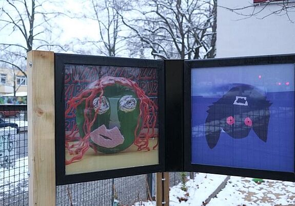 Die Leuchtkästen zeigen eindrucksvolle Gesichter und vieles mehr. (Foto: QM Dammwegsiedlung/Weiße Siedlung W+P GmbH u. H. Heiland)