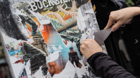 Runter mit den Plakatschichten hieß es bei „Clean up da Place“. Foto: QM Mariannenplatz