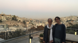 Corinna Lippert vom Bezirksamt Tempelhof-Schöneberg (links) und Isabel Neumann vom QM Hellersdorfer Promenade in Amman. Foto:  S.T.E.R.N. GmbH
