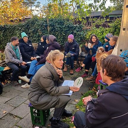 Bei einem Workshop lernten die Teilnehmen Spannendes über „Permakulturelles Gärtnern“. (Bild: Birgit Leiß)