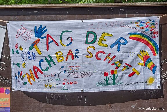 Der europaweit gefeierte Tag der Nachbarschaft brachte in der Spandauer Neustadt zahlreiche Menschen zusammen. (Bild: Ralf Salecker)