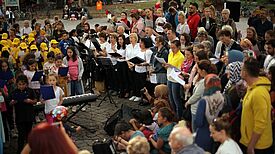 Viele Musikbegeisterte musizierten gemeinsam auf dem Nettelbeckplatz. Bild: Johannes Hayne