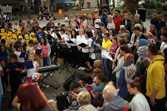 Viele Musikbegeisterte musizierten gemeinsam auf dem Nettelbeckplatz. Bild: Johannes Hayne