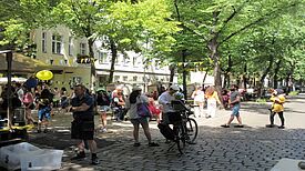 Das Kiezfest am 18. Juni 2022 sorgte für buntes Treiben auf der Elbestraße. (Bild: Jens Sethmann)
