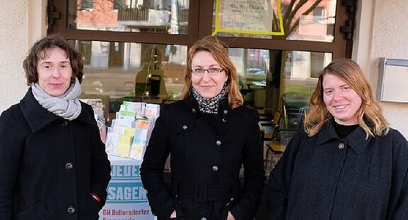 Das Trio vom QM-Team Hellersdorfer Promenade: (v.l.n.r.) Wiebke Sieber, Irina Warkentin und Isabel van Gemert. (Bild: Julian Krischan)