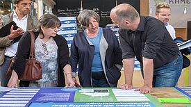 Senatorin Katrin Lompscher (Mitte) beim Stadtforum „beteiligen!“ am 26. Juni 2017. Foto: Till Budde