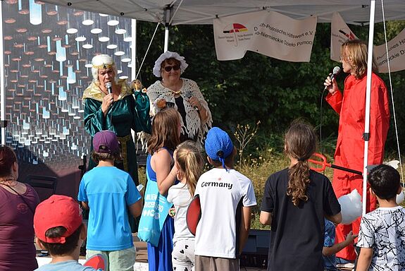 Das Puppentheater begeisterte die Kinder beim Sommerfest im QM-Gebiet Boulevard Kastanienallee mit spannenden Geschichten und interaktiven Momenten. (Bild: QM Boulevard Kastanienallee)