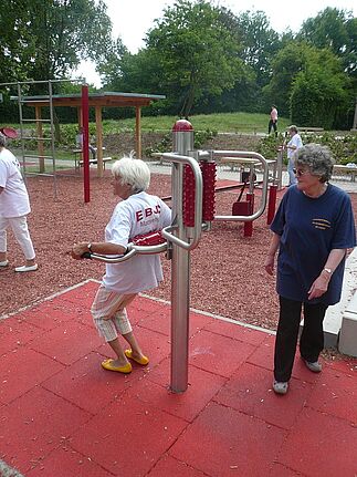 Sportliche Aktivitäten auf der Gropiusmeile. Foto: Undine Ungethüm