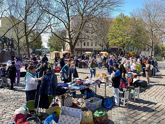 Damit auch in Zukunft Tausch- und Flohmärkte auf dem Nettelbeckplatz stattfinden können, ist das Engagement der Anwohnerinnen und Anwohner gefragt. (Bild: QM Pankstraße)