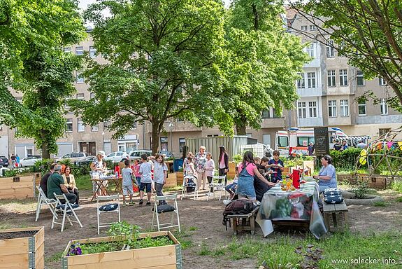 Bei einem Picknick im Grünen kam die Nachbarschaft zusammen. (Bild: Ralf Salecker)