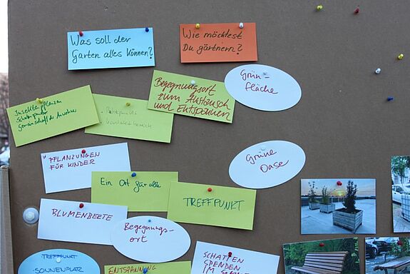 Gemeinschafts- oder doch lieber Einzelbeete, Bienenwiese oder eher Küchen- und Heilkräuter? Die Anwesenden brachten ihre Sicht mit ein. (Bild: Sarah Kuska)