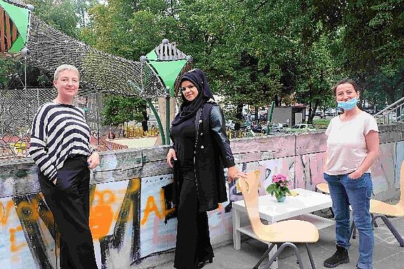 Neben einer freundlichen Gesprächsatmosphäre mit Tee und Kaffee bietet das Elterncafé auch Spiel- und Bastelanregungen. Ziel ist, dass die Eltern in einen Austausch mit anderen kommen. (Bild: Birgit Leiß)