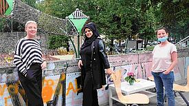 Neben einer freundlichen Gesprächsatmosphäre mit Tee und Kaffee bietet das Elterncafé auch Spiel- und Bastelanregungen. Ziel ist, dass die Eltern in einen Austausch mit anderen kommen. (Bild: Birgit Leiß)