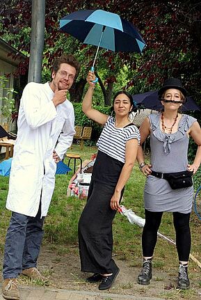 Das Team der Koffer Akademie entwickelt Workshops für Kinder und Eltern. Foto: Koffer Akademie