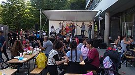 Das alljährliche Kiezfest auf dem Droryplatz. Foto: Anja Bederke