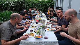 Gemeinsam essen stärkt gute Nachbarschaft. Bild: Birgit Leiß / Webredaktion QM Donaustraße Nord