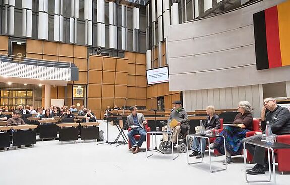 Diskussion über die Zukunft in den Quartieren. Bild: Alexander Schippel 