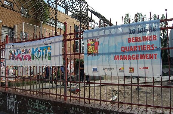 In der Dresdener Straße 12 wurden gleich zwei Geburtstage gefeiert. Das Quartiersmanagement Kreuzberg und die Soziale Stadt sind 20 Jahre alt geworden. Bild: Kiezreporterin QM Zentrum Kreuzberg