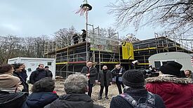 Gäste aus der Verwaltung bedankten sich bei allen Projektbeteiligten. (Bild: QM Moabit-Ost)