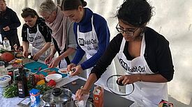 Beim Kochduell kochten zwei Teams um die Wette. Bild: Wiebke Köker