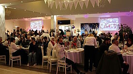 Das Gloria Event Center in der Markgrafenstraße bot den 550 Gästen einen besonders festlichen Rahmen für das Fastenbrechen. (Bild: QM Mehringplatz)