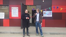 Falko Liecke (Stadtrat für Jugend) und Jochen Biedermann (Stadtrat für Stadtentwicklung), eröffneten das neue Gemeinschaftshaus. Foto: QM Richardplatz Süd