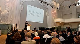 Vom 16. bis 18. September 2015 fand der 9. Bundeskongress Nationale Stadtentwicklungspolitik in der frisch sanierten Kongresshalle am Zoo Leipzig statt.  Foto: BMUB/Milena Schlösser
