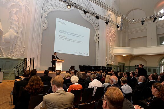 Vom 16. bis 18. September 2015 fand der 9. Bundeskongress Nationale Stadtentwicklungspolitik in der frisch sanierten Kongresshalle am Zoo Leipzig statt.  Foto: BMUB/Milena Schlösser
