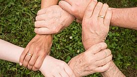 Die neue Programmstrategie „Sozialer Zusammenhalt“ ersetzt die Programmstrategie „Soziale Stadt“ von 2018 und reagiert zum einen auf die veränderten Rahmenbedingungen für die Kommunen. (Bild: Pexels/Pixabay)