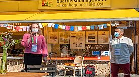 Susen Engel (links) vom QM-Team begrüßte zur Eröffnungsfeier viele Nachbarinnen und Nachbarn sowie Kooperationspartner. (Bild: Ralf Salecker)