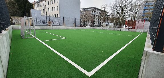 Auch ein neuer Bolzplatz ist im Zuge der umfangreichen Sanierung entstanden. Bild: QM Auguste-Viktoria-Allee