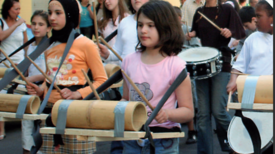 Buntes Kieleben: Eine Musikgruppe.