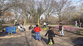Auf dem Geschwisterspielplatz herrschte ein buntes Treiben. (Bild: QM Dammwegsiedlung / Weiße Siedlung & Nachbarschaftsheim NK)