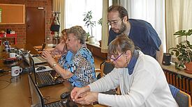 Digitales Arbeiten beim Fotokurs.  Foto: QM Schöneberger Norden