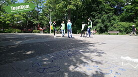 Ende Mai 2020 veranstaltete TeenKom einen Corona-Parcours auf dem Vinetaplatz. Foto: Caiju e.V.
