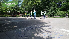 Ende Mai 2020 veranstaltete TeenKom einen Corona-Parcours auf dem Vinetaplatz. Foto: Caiju e.V.