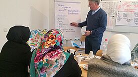 Neue Bildungsbotschafterinnen bei einer Schulung. Bild: BildungsbotschafterInnen-Projekt