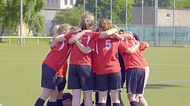 Screenshot aus dem Film zum Mädchenfußballprojekt. Bild: Berliner Fußball-Verband