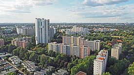 Die Gropiusstadt aus der Vogelperspektive. Foto: Ausschnitt aus dem Film „Quartiersratsmitglieder zu Soziale Stadt und Verstetigung“, QM Gropiusstadt 