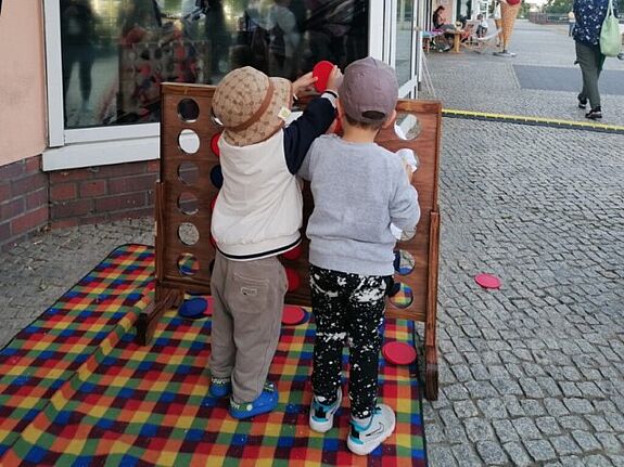 Neben den musikalischen Auftritten gab es eine Vielzahl weiterer Angebote zu entdecken. (Bild: QM Alte Hellersdorfer Straße)