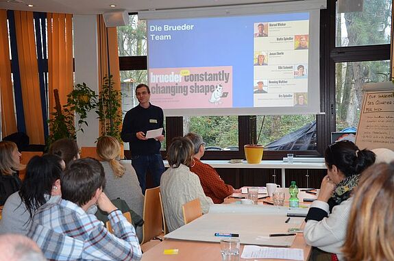 Die Brueder Publishing ist einer der engagierten Partner im Projekt. (Bild: QM Sonnenallee Süd / High-Deck-Siedlung)