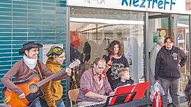 Bei rund 45 Veranstaltungen können die Berlinerinnen und Berliner beim Tag der Städtebauförderung 2017 Gemeinschaft erleben. Bild: QM Falkenhagener Feld-Ost