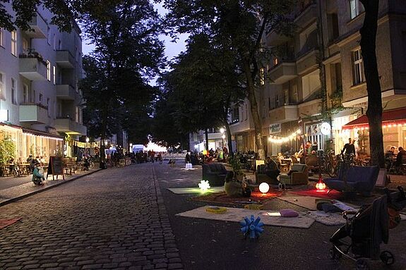 Am Abend wurde die Herrfuthstraße zum gemütlichen Wohnzimmer. Bild: QM Schillerpromenade