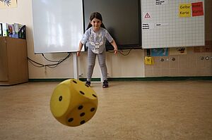 „Bewegte Pause“ in der Lynar-Grundschule (Bild: Sportkinder Berlin e.V.)