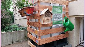 Die Regentonne in der Adolfstraße 12 ist einsatzbereit. (Bild: AG.URBAN)