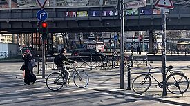 Viel Verkehr und reges Treiben prägen den Platz normalerweise. Foto: QM Zentrum Kreuzberg/Oranienstraße