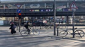Viel Verkehr und reges Treiben prägen den Platz normalerweise. Foto: QM Zentrum Kreuzberg/Oranienstraße